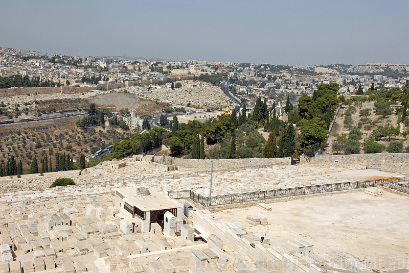 076_egipt_sharm.jpg - Panorama Jerozolimy - na pierwszym planie rozciąga się stary cmentarz.