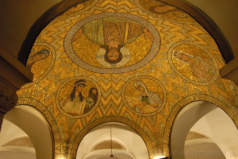 105_egipt_sharm.jpg - Sufit zdobiony piękną, złotą mozaiką.