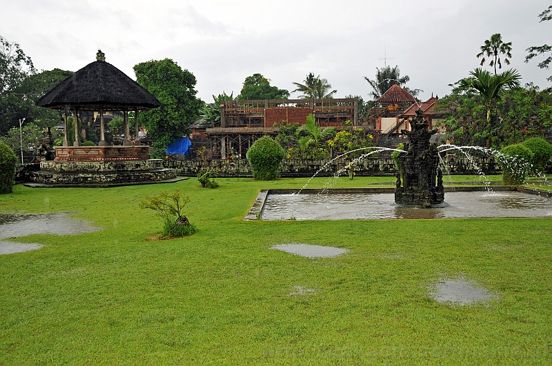 159_wyspa_bali.jpg - Świątynia Mengwi Taman Ayun zbudowana na początku XVII w. dla księcia Tabanan